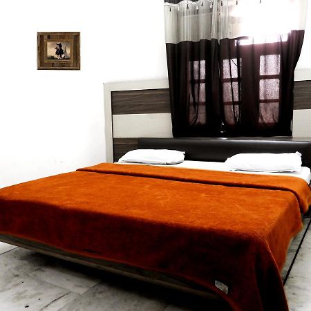 Time Square Guest House Jalandhar Esterno foto