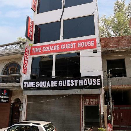 Time Square Guest House Jalandhar Esterno foto