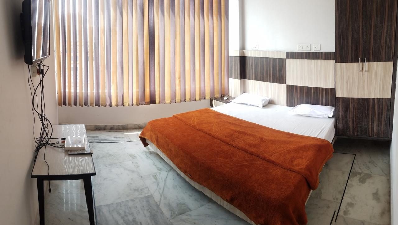 Time Square Guest House Jalandhar Esterno foto
