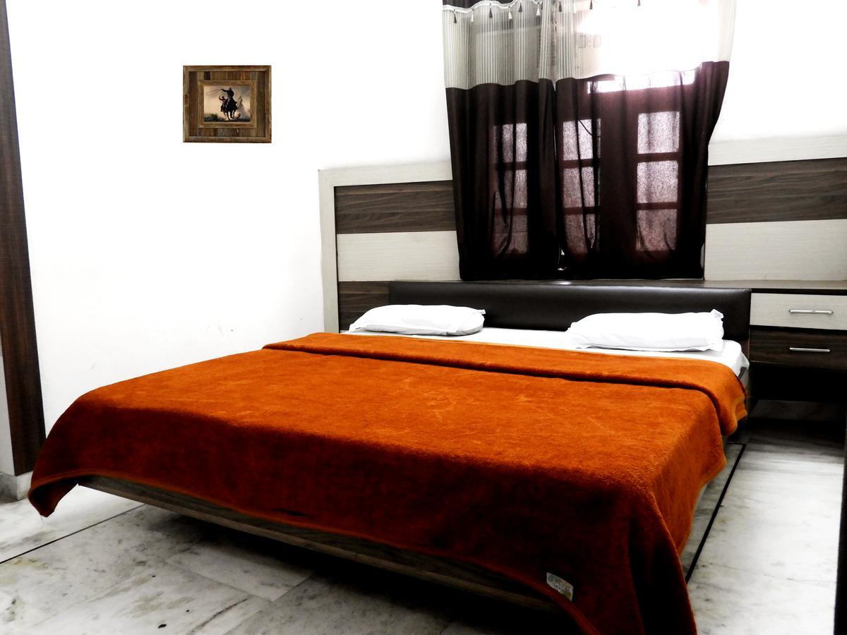 Time Square Guest House Jalandhar Esterno foto