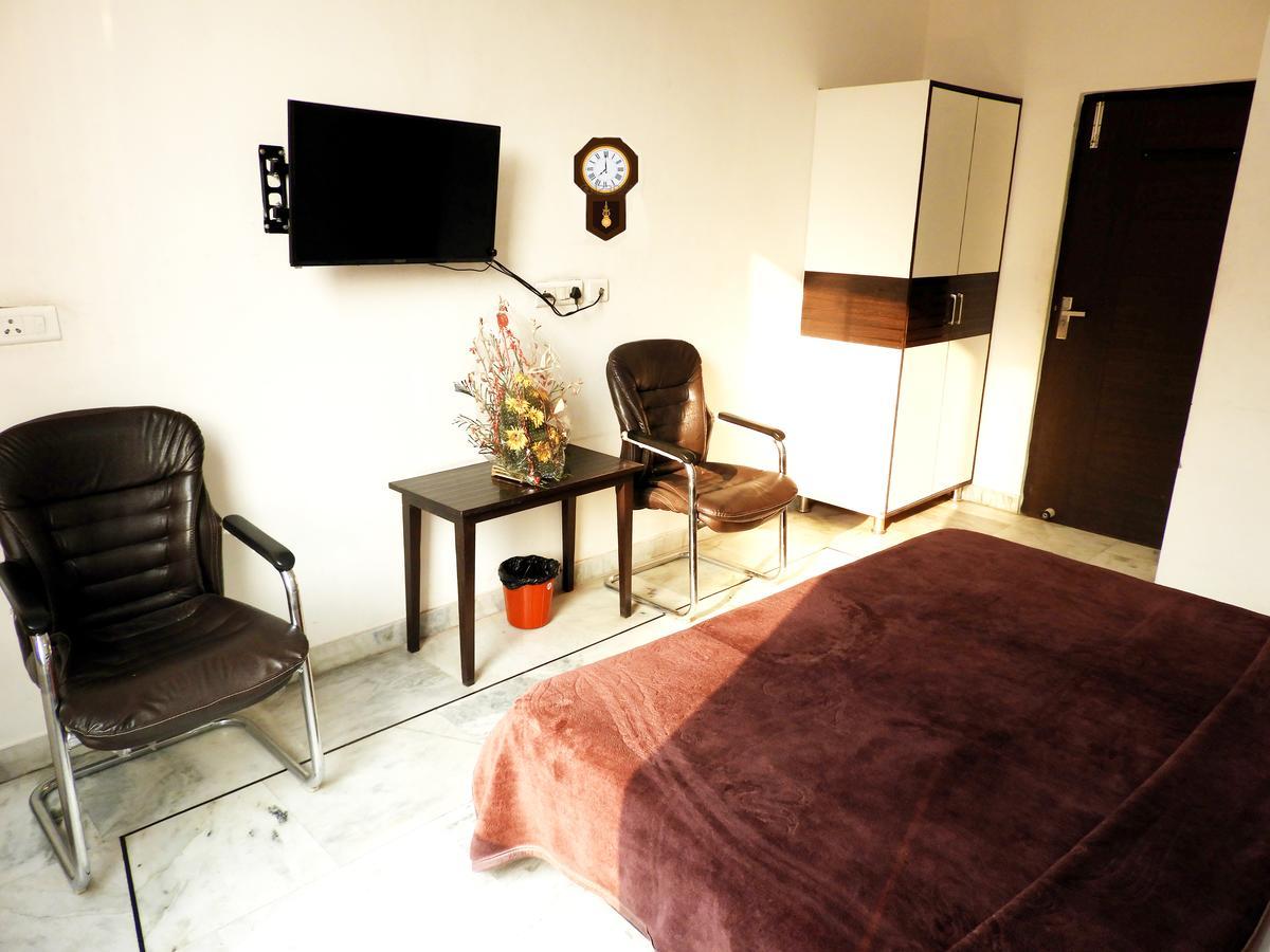 Time Square Guest House Jalandhar Esterno foto