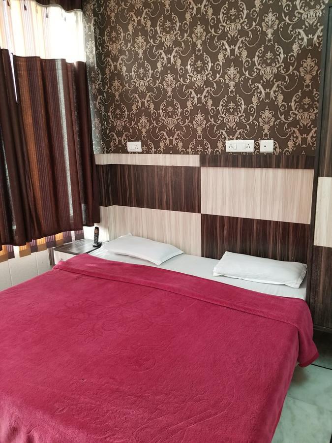 Time Square Guest House Jalandhar Esterno foto
