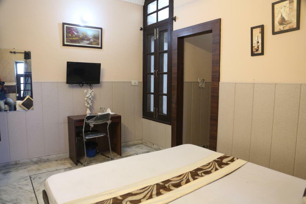 Time Square Guest House Jalandhar Esterno foto