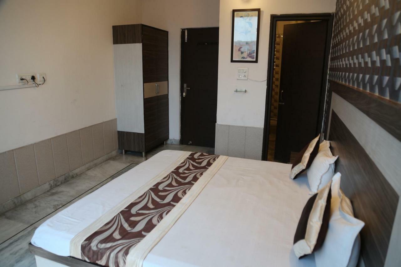 Time Square Guest House Jalandhar Esterno foto