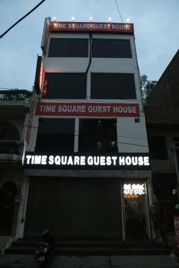 Time Square Guest House Jalandhar Esterno foto