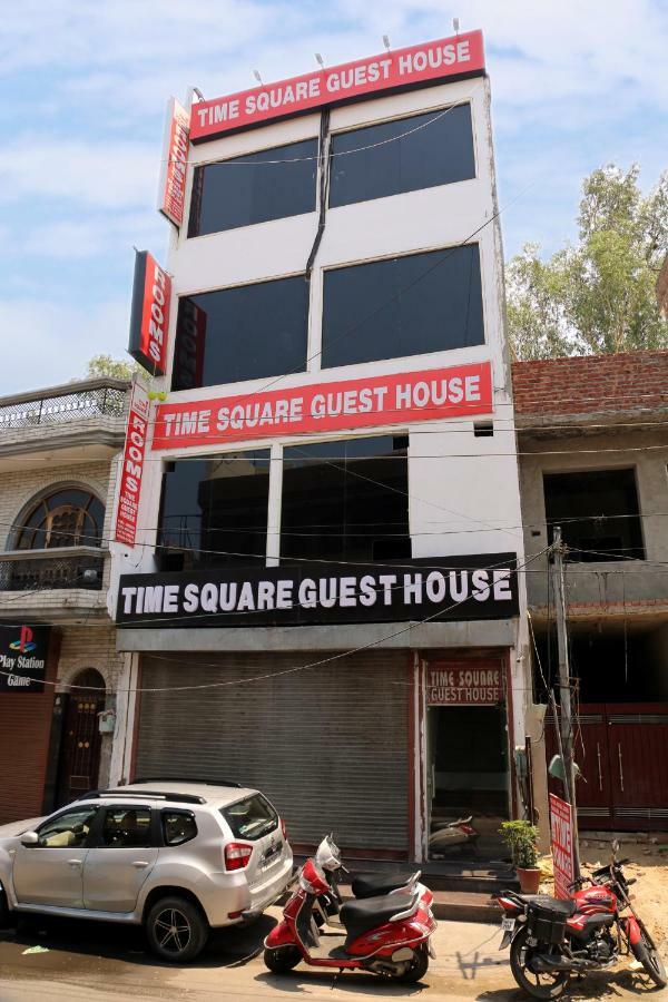 Time Square Guest House Jalandhar Esterno foto